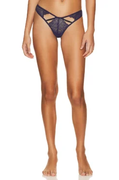Karina Thong Navy